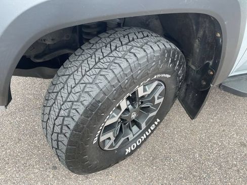 Certified 2019 Toyota Tacoma TRD Off-Road AWD/4WD image 10