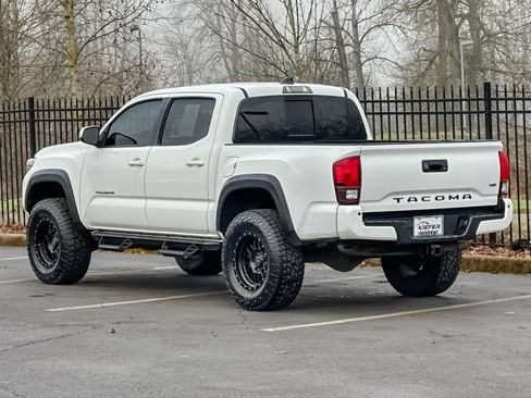 Used 2019 Toyota Tacoma TRD Off-Road image 5