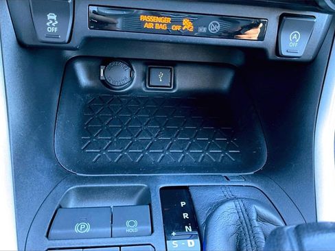 Used 2020 Toyota RAV4 XLE image 15