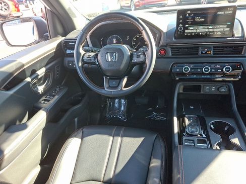 Used 2023 Honda Pilot TrailSport image 10