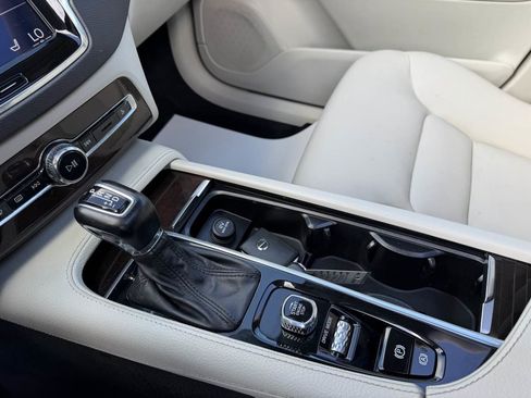 Used 2019 Volvo XC90 T6 Momentum w/ Protection Package Premier AWD/4WD image 26