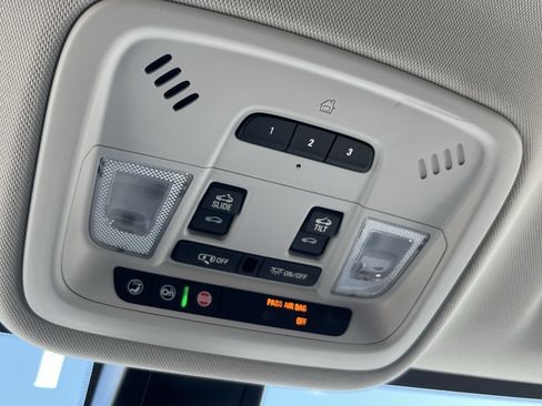 Used 2018 Chevrolet Traverse LT AWD/4WD image 40