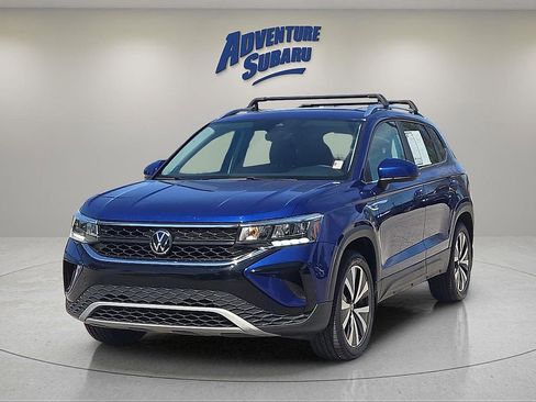 Used 2023 Volkswagen Taos SE w/ Panoramic Sunroof Package AWD/4WD image 2
