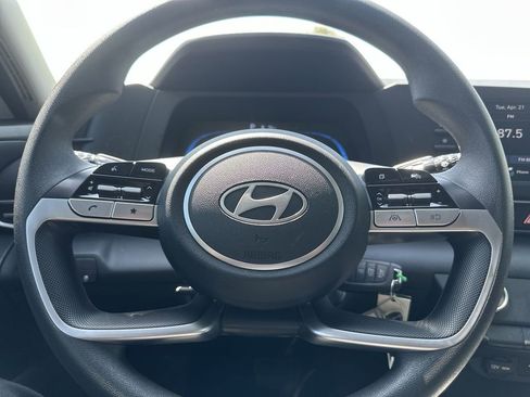 Used 2025 Hyundai Elantra SE FWD image 21