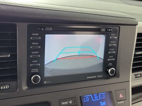 Used 2020 Toyota Sienna XLE Premium FWD image 30
