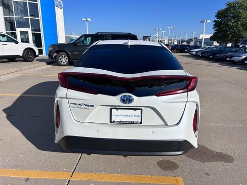 Used 2018 Toyota Prius Prime Advanced image 3