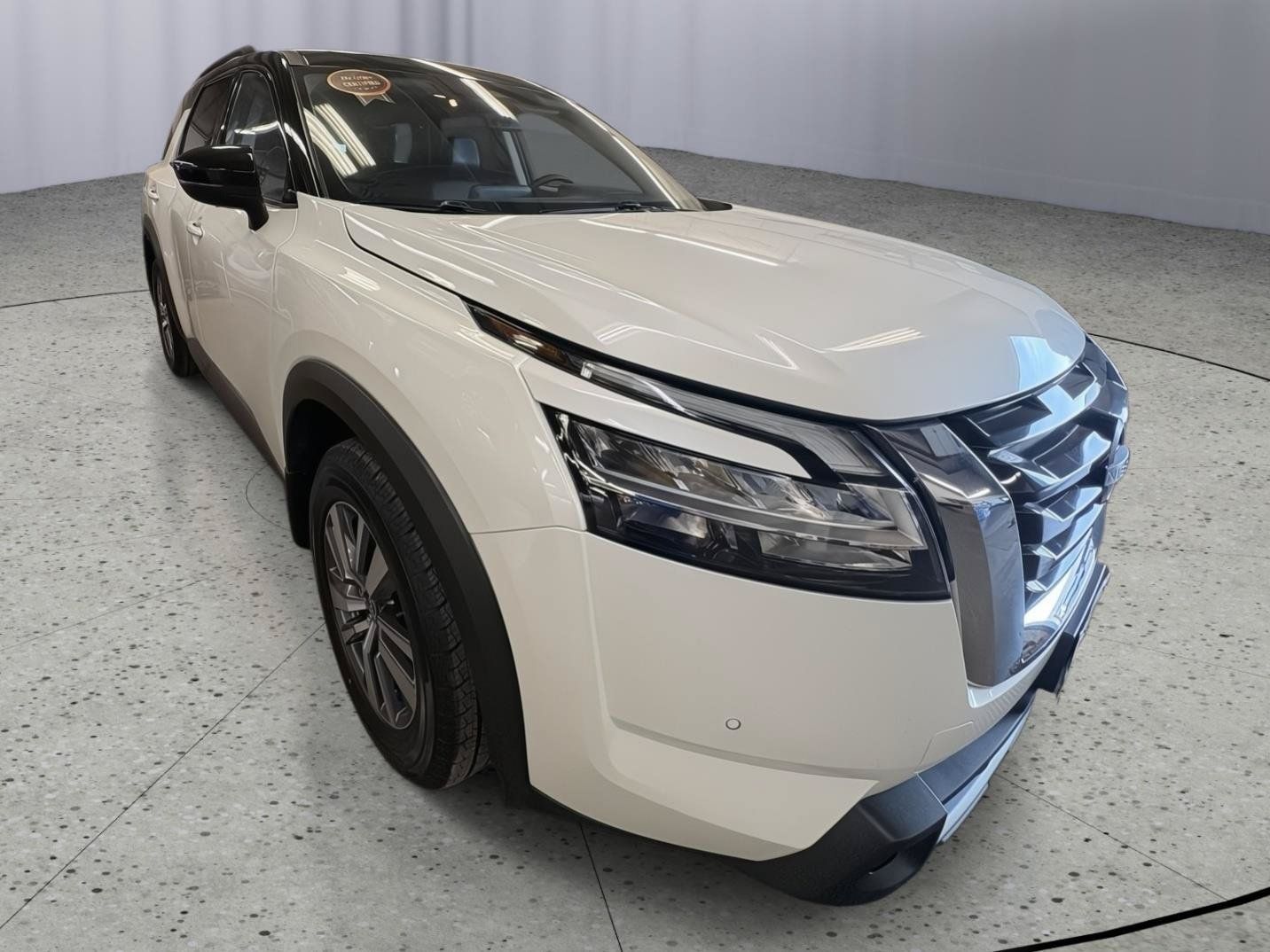 Used 2024 Nissan Pathfinder SL AWD/4WD image 8
