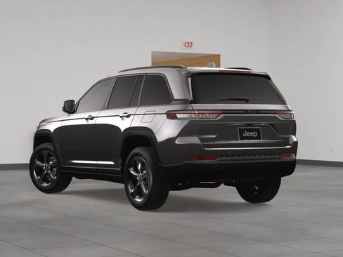 New 2025 Jeep Grand Cherokee Limited w/ Black Appearance Package image 4