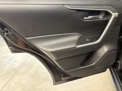 Used 2025 Toyota RAV4 XLE FWD image 9