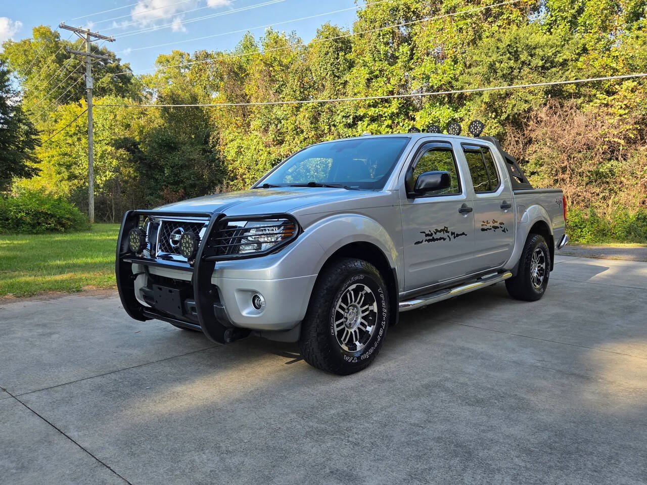 Used 2017 Nissan Frontier SV w/ SV Value Truck Package AWD/4WD image 1
