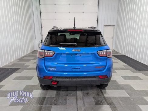 Used 2025 Jeep Compass Trailhawk AWD/4WD image 3