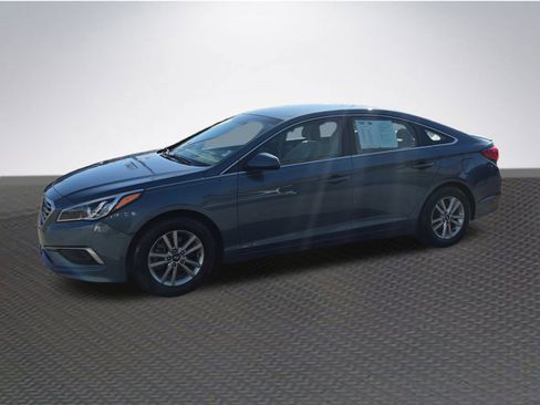 Used 2017 Hyundai Sonata SE image 2