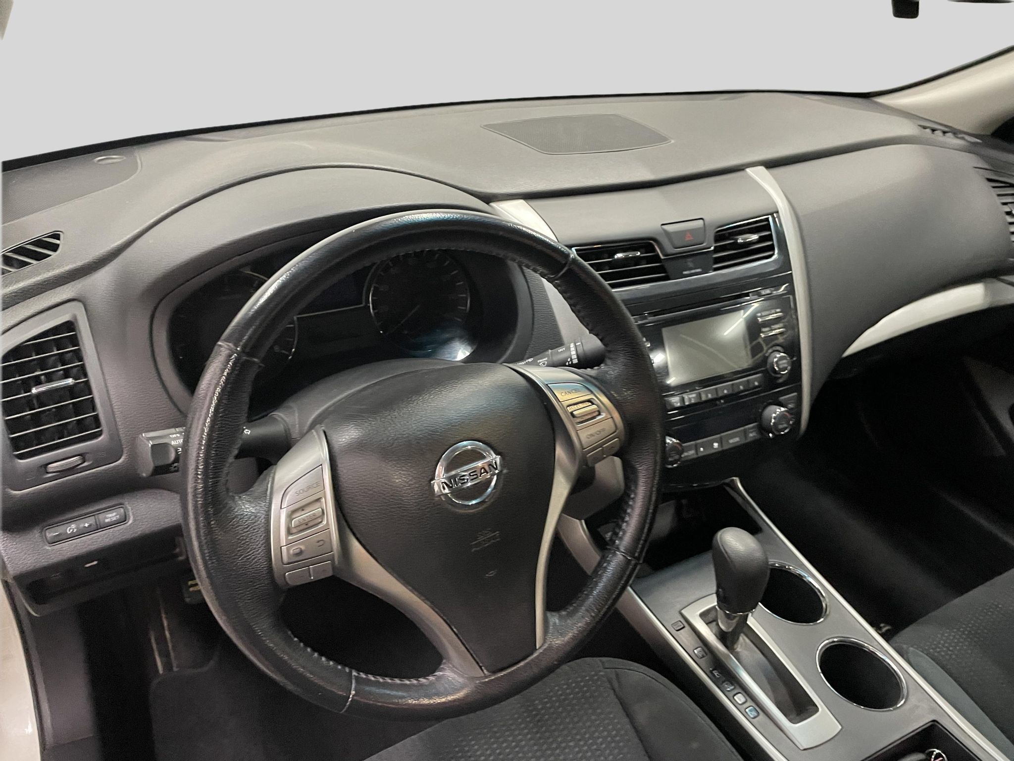 Used 2015 Nissan Altima 2.5 SV FWD image 12