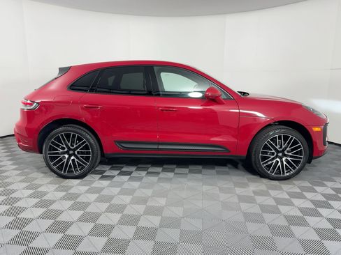 Certified 2026 Porsche Macan AWD/4WD image 8