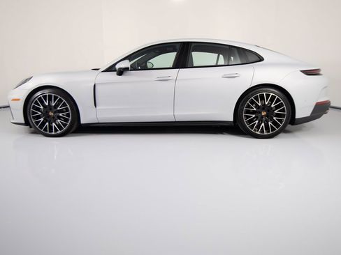 Certified 2025 Porsche Panamera 4 image 2