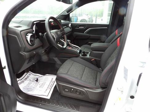 Used 2025 Chevrolet Colorado Z71 w/ Midnight Edition AWD/4WD image 12
