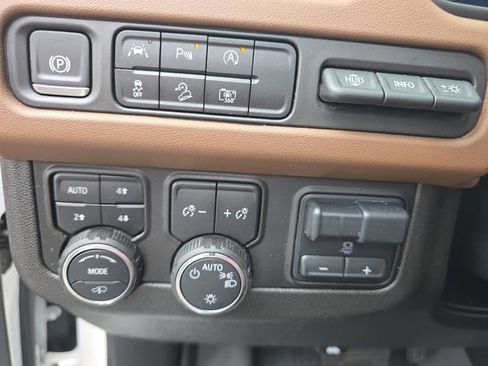 Used 2024 Chevrolet Suburban High Country AWD/4WD image 30