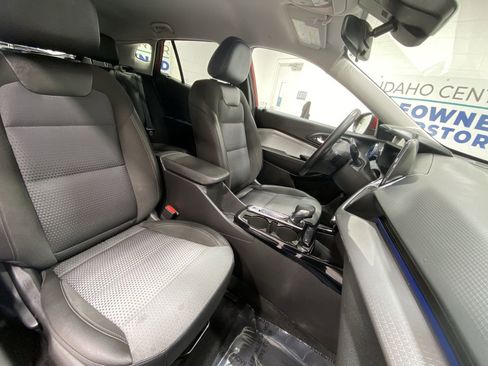 Used 2024 Chevrolet Trax LT w/ LT Convenience Package image 23