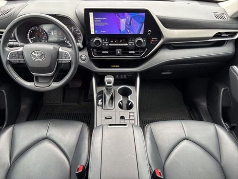 Used 2023 Toyota Highlander XLE image 23