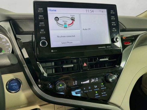 Used 2024 Toyota Camry XLE FWD image 19