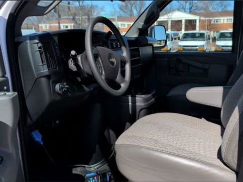 Used 2025 Chevrolet Express 3500 LT w/ LT Preferred Equipment Group image 8