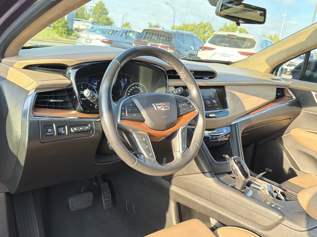 Used 2017 Cadillac XT5 Platinum AWD/4WD image 10