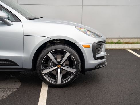 New 2026 Porsche Macan image 9