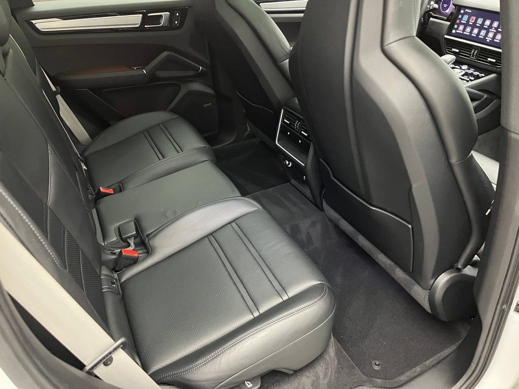 Certified 2023 Porsche Cayenne AWD/4WD image 31