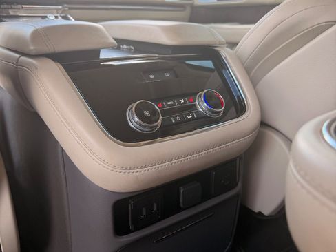 Used 2020 Lincoln Navigator Reserve w/ Luxury Package RWD image 28