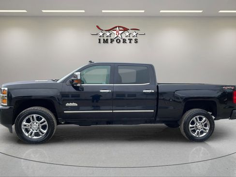 Used 2016 Chevrolet Silverado 2500 High Country w/ Duramax Plus Package image 2