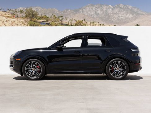 Certified 2026 Porsche Cayenne GTS AWD/4WD image 2