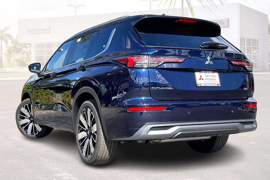 New 2026 Mitsubishi Outlander SEL FWD image 3