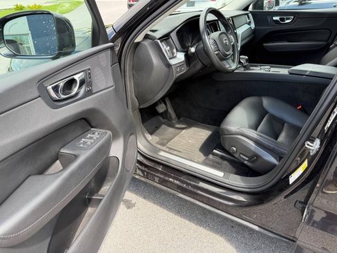 Used 2018 Volvo XC60 T5 Momentum w/ Vision Package AWD/4WD image 15