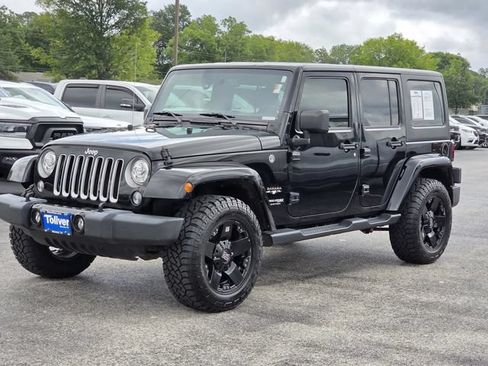 Used 2018 Jeep Wrangler Unlimited Sahara w/ Max Tow Package AWD/4WD image 4