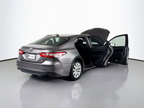 Used 2019 Toyota Camry LE image 15