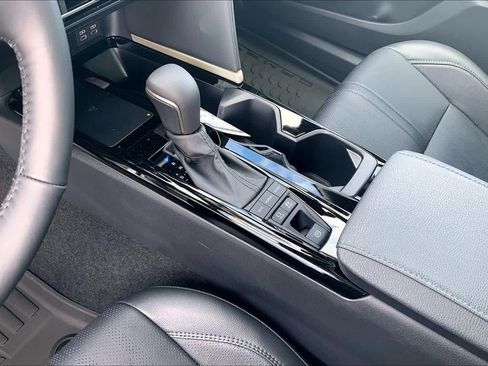 New 2026 Toyota Camry Hybrid FWD image 7