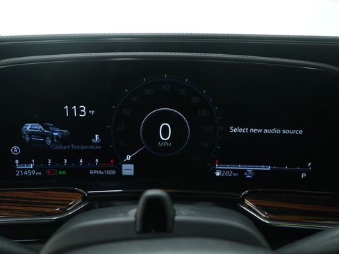 Used 2024 Cadillac Escalade ESV Premium Luxury image 35