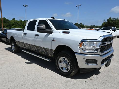 Used 2024 RAM 2500 Tradesman w/ Chrome Appearance Group AWD/4WD image 4