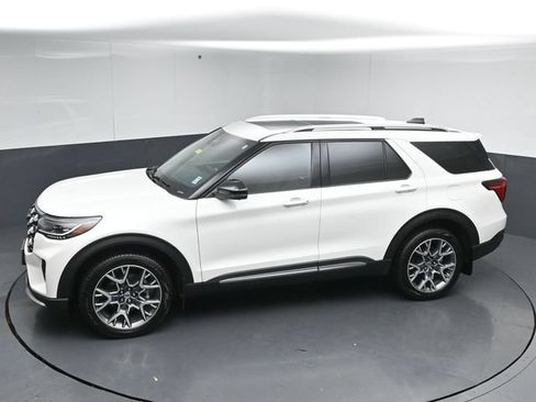 Certified 2025 Ford Explorer Platinum w/ Ultimate Package AWD/4WD image 51