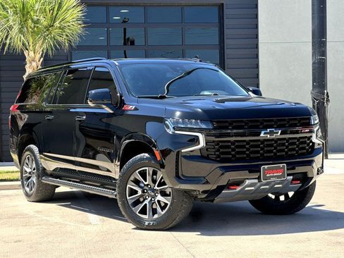 Used 2023 Chevrolet Suburban Z71 AWD/4WD image 3