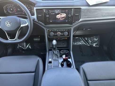 Used 2023 Volkswagen Atlas Cross Sport SE w/ Panoramic Sunroof Package FWD image 15