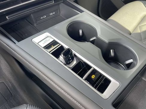Used 2025 Volkswagen Atlas Cross Sport SE FWD image 30
