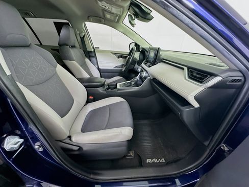 Used 2020 Toyota RAV4 XLE w/ XLE Grade Weather Package image 30