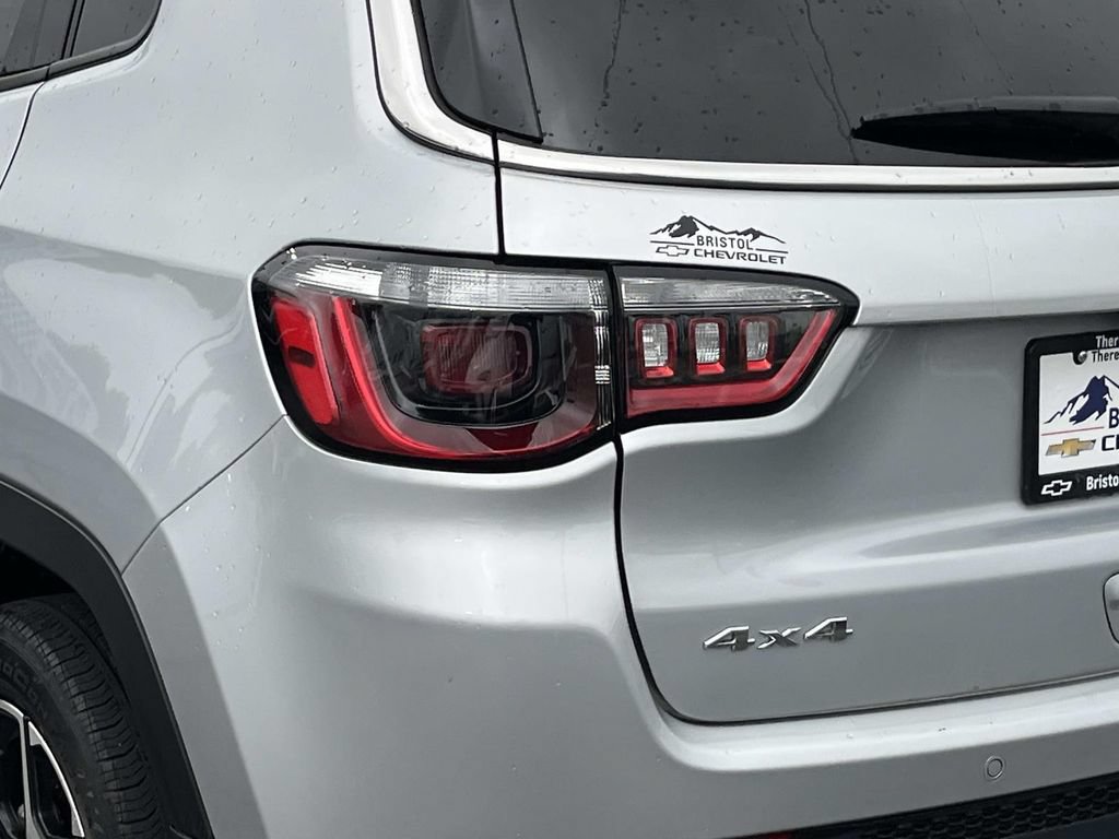 Used 2025 Jeep Compass Limited AWD/4WD image 6