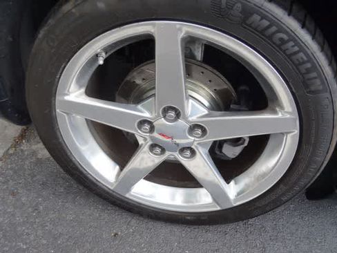 Used 2005 Chevrolet Corvette Convertible w/ Preferred Equipment Group RWD image 10