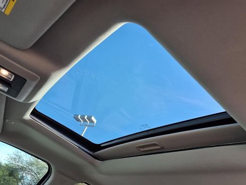 Used 2017 RAM 1500 Laramie w/ Convenience Group image 8