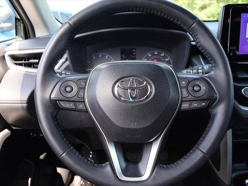 Certified 2025 Toyota Corolla Cross LE FWD image 10