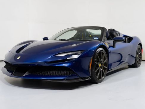 Used 2022 Ferrari SF90 Spider image 25