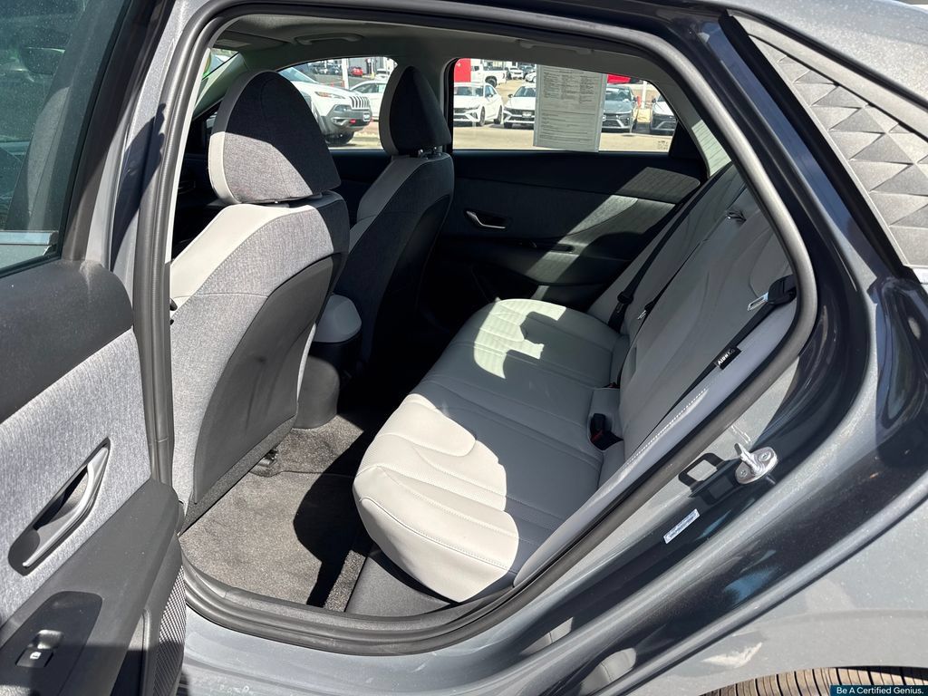 Certified 2026 Hyundai Elantra Limited FWD image 27