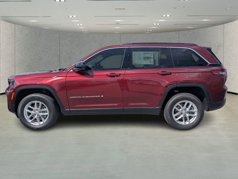 New 2026 Jeep Grand Cherokee Laredo RWD image 3